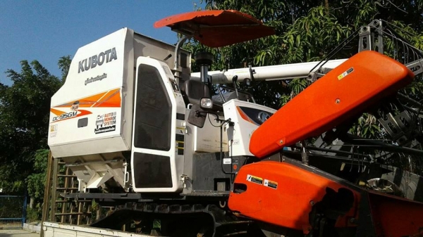 ขายรถเกี่ยวข้าว KUBOTA DC95GM พลัส ใช้งานน้อย เอกสารเล่มทะเบียนพร้อมโอน ราคา670,000 สนใจโทร 090-8588220คุณนะ 093-3258446คุณบิว หรือเข้าดูสินค้าอื่นๆได้ที่ www.narong2truck.com หรือ www.truck.in.th/498 หรือเพจFacebook ณรงค์ ซื้อขายรถมือสอง (เว็บไซต์ส่วนตัว