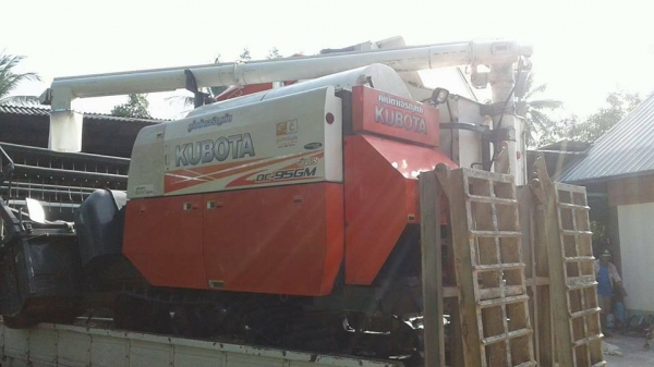 ขายรถเกี่ยวข้าว KUBOTA DC95GM พลัส ใช้งานน้อย เอกสารเล่มทะเบียนพร้อมโอน ราคา670,000 สนใจโทร 090-8588220คุณนะ 093-3258446คุณบิว หรือเข้าดูสินค้าอื่นๆได้ที่ www.narong2truck.com หรือ www.truck.in.th/498 หรือเพจFacebook ณรงค์ ซื้อขายรถมือสอง (เว็บไซต์ส่วนตัว