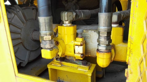 ** SOLD ** ชุดปั้มน้ำมันไฮดรอลิคญี่ปุ่นขนาดใหญ่ มอเตอร์ Mitsu 75 HP 200V ถังจุ 1000 ลิตร พร้อมตู้คอนโทรล ลงตู้สดนอก!!