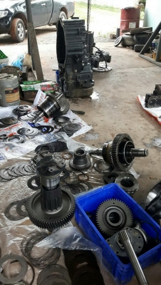 ซ่อมเกียร์ท็อค รถตัก  รถเกรด เครน    081-7070538