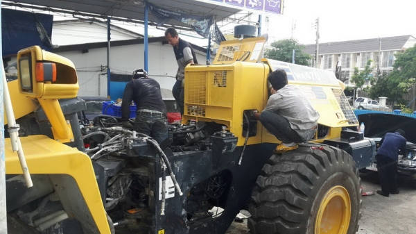 ซ่อมเกียร์ท็อค รถตัก  รถเกรด เครน    081-7070538