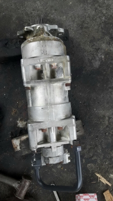 ซ่อมเกียร์ท็อค รถตัก  รถเกรด เครน    081-7070538