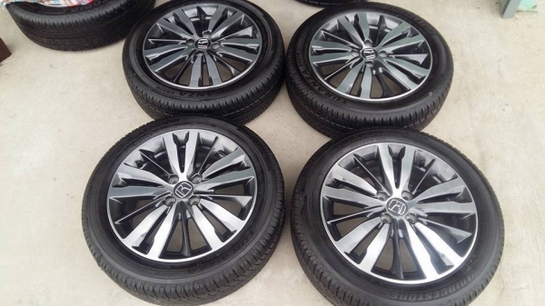 ขายล้อแม็กป้ายแดง honda jazz 16" ยางปี16 สนใจติดต่อ ตาเล็ก ล้อและยางครับ 081-3747940