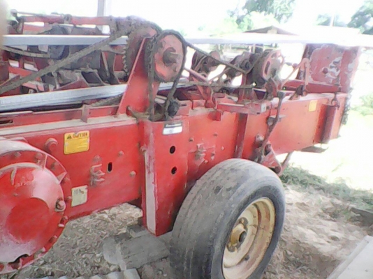 ขายตามสภาพเครื่องอัดฟางแมคซี124  ป้ายเหลือง  ใช้งานปกติ