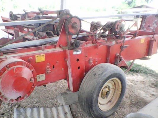 ขายตามสภาพเครื่องอัดฟางแมคซี124  ป้ายเหลือง  ใช้งานปกติ