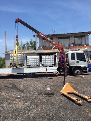 ขายเครนunic3.6ตัน2ชัก3ท่อนขาสูงยังติดกับรถอยู่