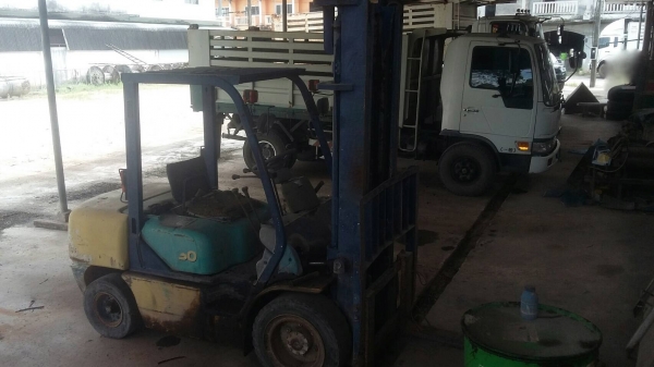 รถฟอร์คลิฟต์ KOMATSU , FD30JC - 12 / 3 ตัน. สนใจติดต่อ 081 - 6079515