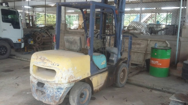 รถฟอร์คลิฟต์ KOMATSU , FD30JC - 12 / 3 ตัน. สนใจติดต่อ 081 - 6079515