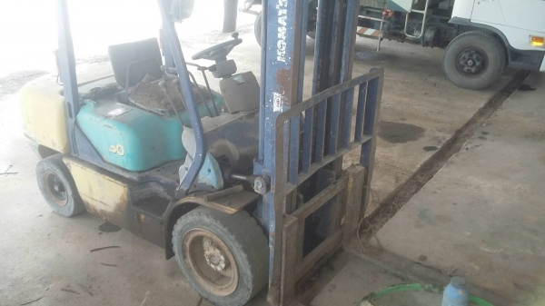 รถฟอร์คลิฟต์ KOMATSU , FD30JC - 12 / 3 ตัน. สนใจติดต่อ 081 - 6079515