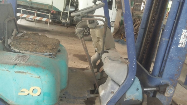 รถฟอร์คลิฟต์ KOMATSU , FD30JC - 12 / 3 ตัน. สนใจติดต่อ 081 - 6079515