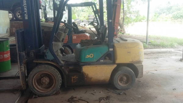 รถฟอร์คลิฟต์ KOMATSU , FD30JC - 12 / 3 ตัน. สนใจติดต่อ 081 - 6079515