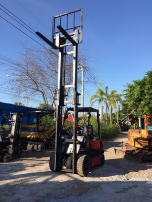 รถยก2.5ตันเสาสี่เมตรสภาพดีพร้อมใช้