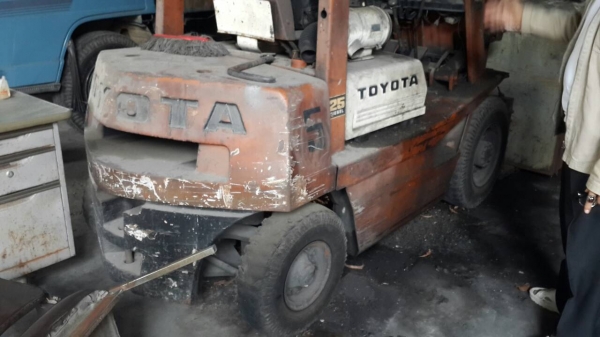 ขายรถโฟคลิฟโตโยต้า2ตันครึ่งกระบอกคู่เครื่องดีเซลพร้อมใช้งานจอดเก่าเก็บราคา110000 ขายรถโฟคลิฟโตโยต้า2ตันครึ่งกระบอกคู่เครื่องดีเซลพร้อมใช้งานจอดเก่าเก็บราคา110000