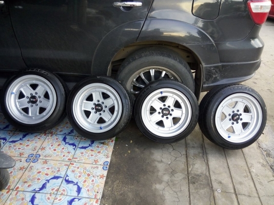 แม็กขอบ 15 กว้าง 8 ออฟ 20 ใส่รถ 4 รู 100 และ 114 พร้อมยาง