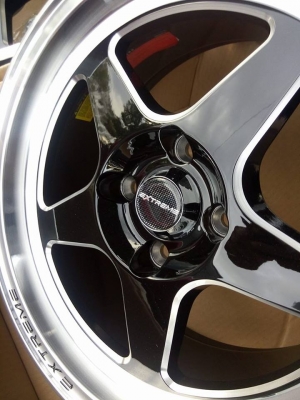 ล้อใหม่ลายเวลขอบ 15 กว้าง 7 ราคาถูกเพียง 8500 บาท ล้อใหม่ลายเวลขอบ 15 กว้าง 7 ราคาถูกเพียง 8500 บาท