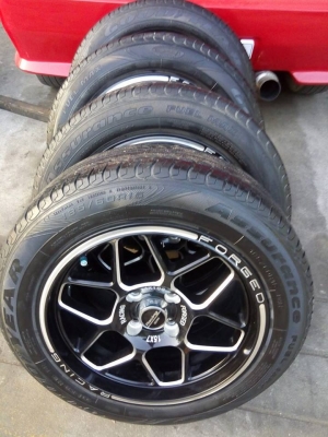 ล้อเวล 15 กว้าง 7 สภาพสวยใส ไร้ตำหนิ พร้อมยาง ล้อเวล 15 กว้าง 7 สภาพสวยใส ไร้ตำหนิ พร้อมยาง