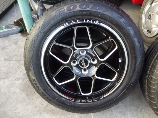 ล้อเวล 15 กว้าง 7 สภาพสวยใส ไร้ตำหนิ พร้อมยาง ล้อเวล 15 กว้าง 7 สภาพสวยใส ไร้ตำหนิ พร้อมยาง