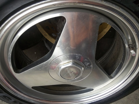 แม็กแท้เจแปน ลาย 3 ก้าน พร้อมยางปลายปี 15 แม็กแท้เจแปน ลาย 3 ก้าน พร้อมยางปลายปี 15