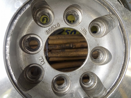 แม็กแท้เจแปน ลาย 3 ก้าน พร้อมยางปลายปี 15 แม็กแท้เจแปน ลาย 3 ก้าน พร้อมยางปลายปี 15