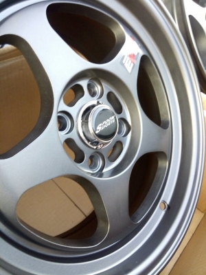 แม็กใหม่แกะกล่อง สปูนขอบ 15 กว้าง 7 ออฟ 35 ราคา 7500 บาท แม็กใหม่แกะกล่อง สปูนขอบ 15 กว้าง 7 ออฟ 35 ราคา 7500 บาท