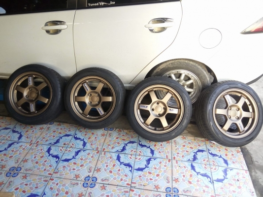 ชุดหล่อจบ แม็กใหม่ te37 พร้อมยางใหม่โตโย แถมน๊อตสี Rays ฝาครอบเบรคสี ราคา 12500 บาท