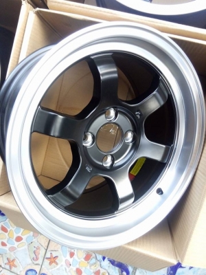 แม็กใหม่แกะกล่องลาย te37 ขอบ 15 กว้าง 8 ราคา 4 วง 8500 บาท แม็กใหม่แกะกล่องลาย te37 ขอบ 15 กว้าง 8 ราคา 4 วง 8500 บาท