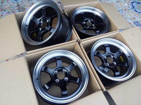 แม็กใหม่แกะกล่องลาย te37 ขอบ 15 กว้าง 8 ราคา 4 วง 8500 บาท แม็กใหม่แกะกล่องลาย te37 ขอบ 15 กว้าง 8 ราคา 4 วง 8500 บาท