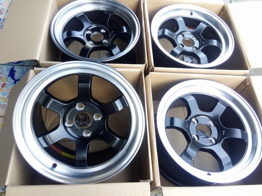 แม็กใหม่แกะกล่องลาย te37 ขอบ 15 กว้าง 8 ราคา 4 วง 8500 บาท แม็กใหม่แกะกล่องลาย te37 ขอบ 15 กว้าง 8 ราคา 4 วง 8500 บาท