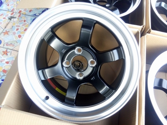 แม็กใหม่แกะกล่องลาย te37 ขอบ 15 กว้าง 8 ราคา 4 วง 8500 บาท แม็กใหม่แกะกล่องลาย te37 ขอบ 15 กว้าง 8 ราคา 4 วง 8500 บาท