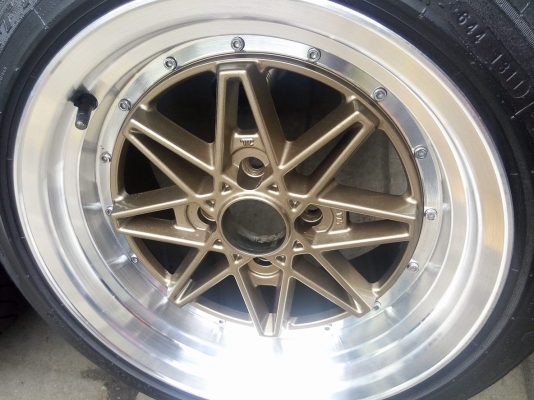 แม็กอีควิป 15 กว้าง 8 สภาพดีสีสวย เงาๆ พร้อมยาง 9400 บาท แม็กอีควิป 15 กว้าง 8 สภาพดีสีสวย เงาๆ พร้อมยาง 9400 บาท