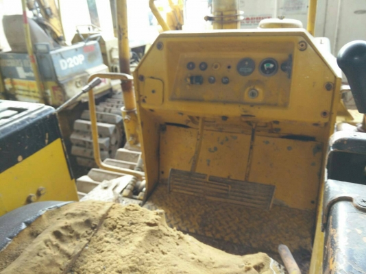 ขายรถแทรคเตอร์ KOMATSU D31P ตีนเป็ด สไลด์ใบมีดได้ 8 ทิศทาง ราคา 165000