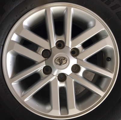 แม็ก Toyota Fortuner พร้อมยาง 265-65-17 ปี 12 แม็ก Toyota Fortuner พร้อมยาง 265-65-17 ปี 12
