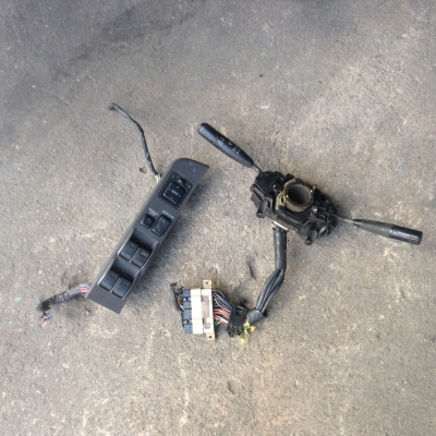 ขายสวิทซ์ปรับกระจกและคอพวงมาลัยLN130