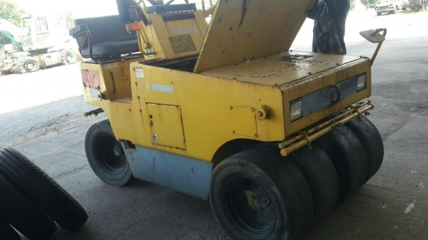 รถบด7ล้อเล็กsakai ts160