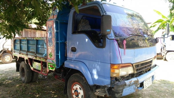 ขายด่วนหกล้อดั้ม ประกอบ210แรงเบรคทิฟฟี่เพาเวอร์ราคาเบาๆโทร0801515451