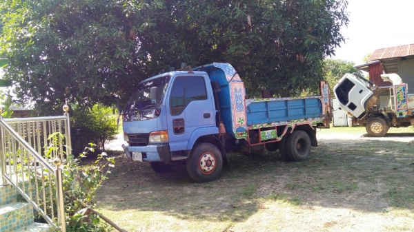 ขายด่วนหกล้อดั้ม ประกอบ210แรงเบรคทิฟฟี่เพาเวอร์ราคาเบาๆโทร0801515451