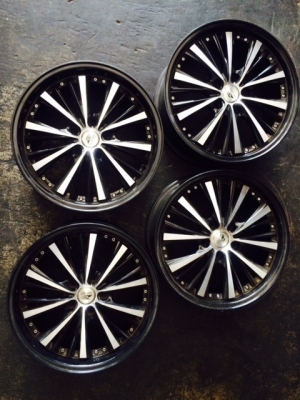 ขาย แม็ก 5 รู 114 ครับ ขอบ 17 นิ้ว กว้าง 7.5