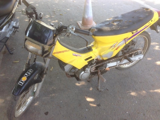 โนวา 5เกียร์ . มีทะเบียนโอน. ภาษีขาดเกิน3ปี.  ราคา 2900