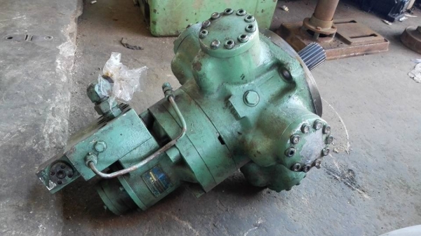 ** SOLD ** มอเตอร์ปั้มไฮดรอลิคห้าดาวญี่ปุ่น KAWASAKI Made in JAPAN สภาพสวยสดใหม่น้ำมันใสๆพร้อมใช้งาน