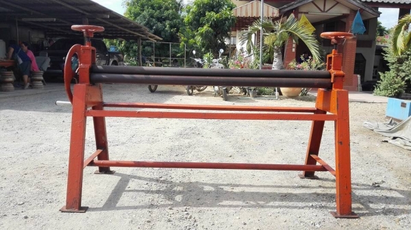 ** SOLD ** แท่นม้วนมือหมุน ขนาด 5 ฟุต 150 cm ม้วนสังกะสี/อลูมิเนียม/เหล็กบาง เอางานมาเทสได้