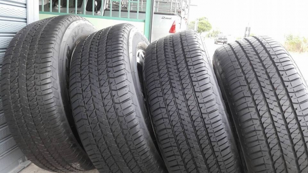 ขายล้อแม็กป้ายแดง ford ranger 18" ยางปี16 สนใจติดต่อ ตาเล็ก ล้อและยางครับ 081-3747940