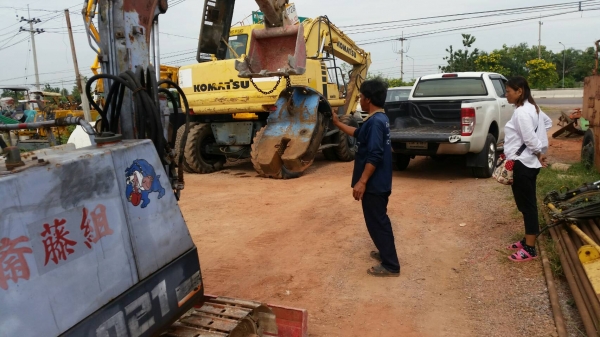 tractor-backhoe ขอบคุณลูกค้าบางปะอิน ขาประจำครับ อุดหนุนตัวหนีบ ตัวตอกชีทไพท์ สำหรับติดรถขุด แบคโฮ เ