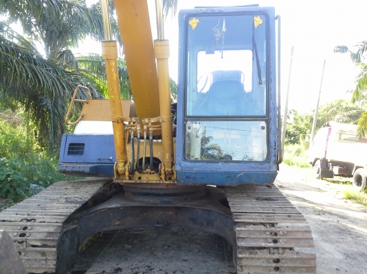 ขายรถแบคโฮ .KOMATSU  PC 100-5  สภาพพร้อมใช้งานเครื่องดี ปั้มแรง ไฟฟ้าเต็ม ปั้มนี้วช่วงล่างเต็ม เจ้าของขายเองค่ะ ราคาถูกมาก