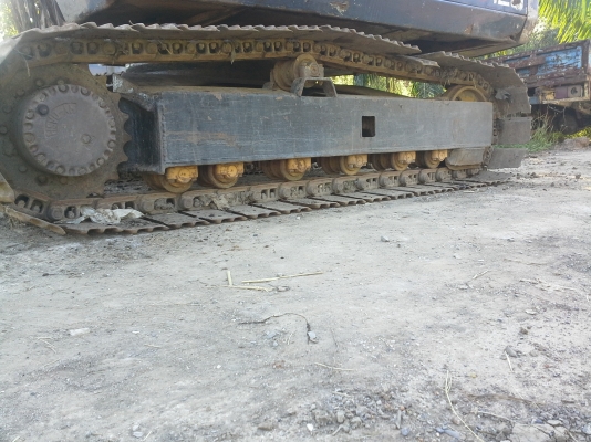 ขายรถแบคโฮ .KOMATSU  PC 100-5  สภาพพร้อมใช้งานเครื่องดี ปั้มแรง ไฟฟ้าเต็ม ปั้มนี้วช่วงล่างเต็ม เจ้าของขายเองค่ะ ราคาถูกมาก