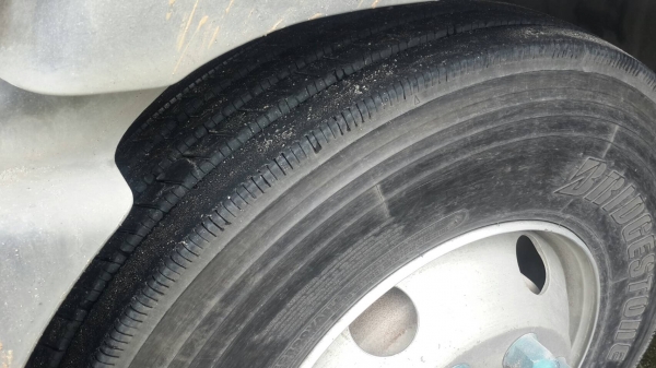 รถฮีโน่ 6 ล้อ ( พื้นเรียบ ) FG8J 220 แรงม้า. ปี 50. , ( รถวิ่ง 15x,xxx กม. ) สนใจติดต่อ 081 - 607951
