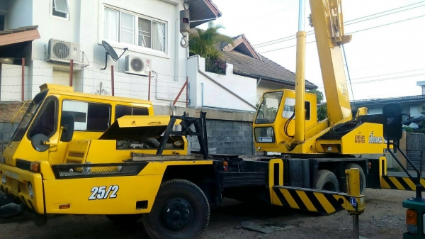 รถเครน TADANO KATO KOBELCO