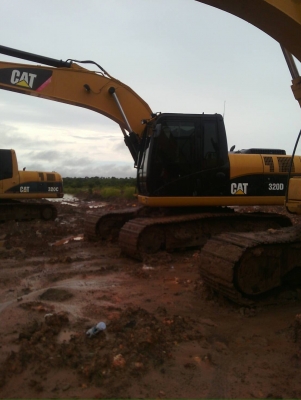 (ให้เช่ารถแบคโคพร้อมคนขับ)งานทั่วไปราคากันเองมีรถCAT320DและCAT 320C