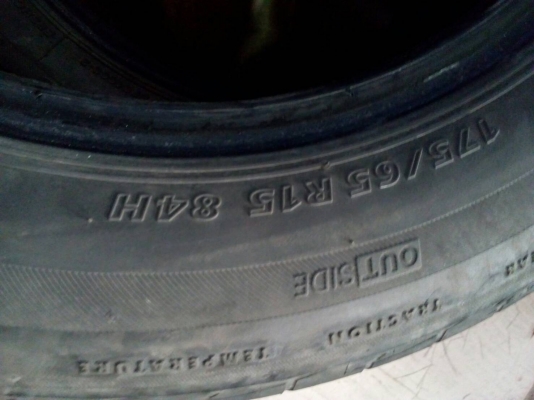175/65R15  BRIDGESTONE ECOPIA EP200 ปี14 มี 2 เส้น  tel. 081-427-3941