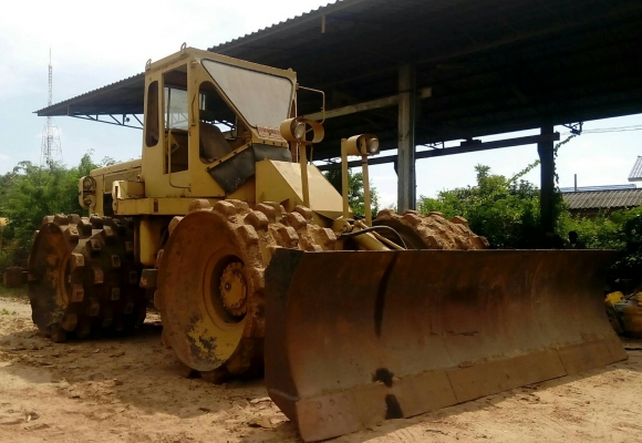 รถบด CAT.815