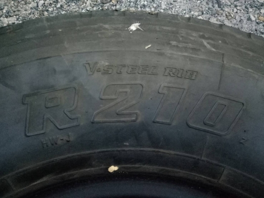 ขายยาง 825R16 บริดสโตน ปี15 พร้อมยางในและยางรอง จำนวน 13 เส้น 7500